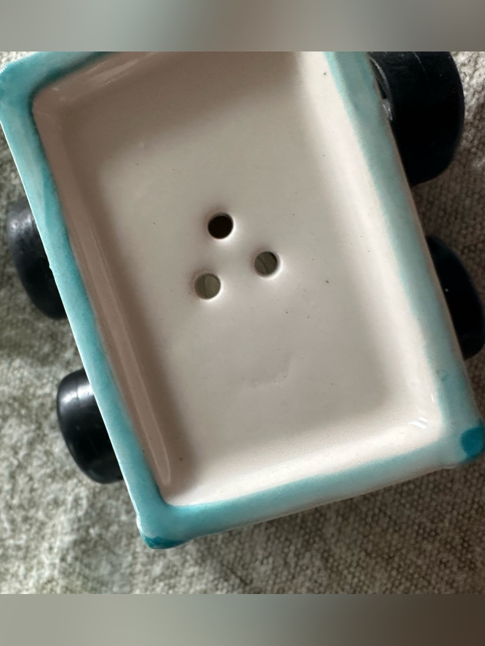 New “Wheelees” Ice Cream Truck Salt & Pepper Shaker Set - Picture 5 of 6
